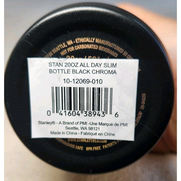 STANLEY Slim Bottle 20 Oz. Black Chroma Purple Iridescent Screw Top NEW - Picture 6 of 6